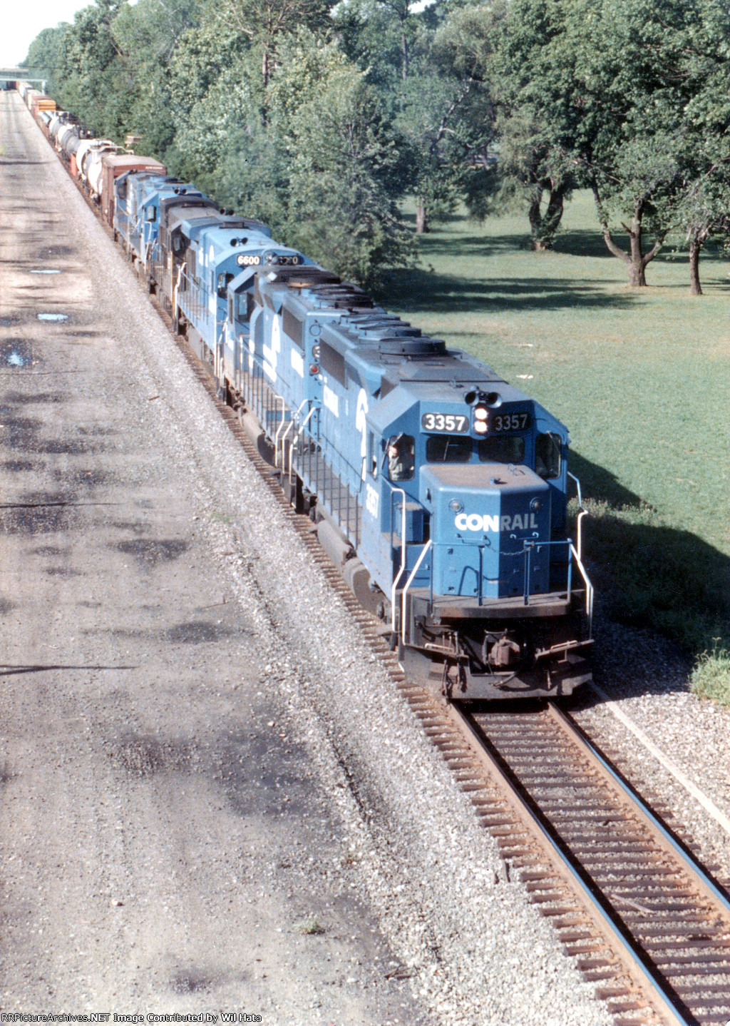 Conrail GP40-2 3357